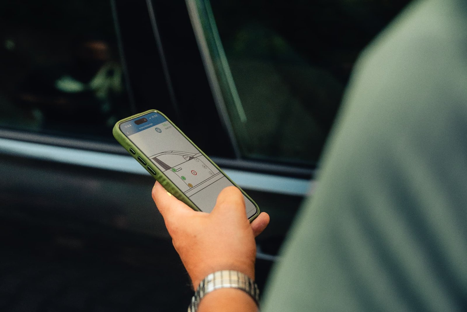 Schadenpositionen werden direkt am Fahrzeug digital erfasst